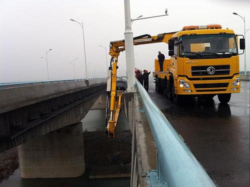 臂架式橋梁檢測車